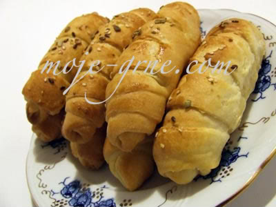 kiflice-sa-belim-lukom-1 kiflice-sa-belim-lukom-1