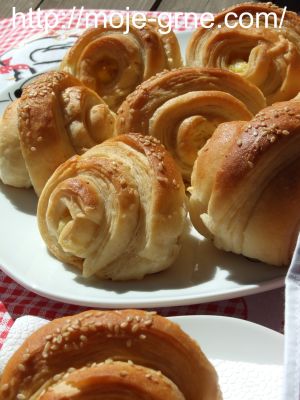 kiflice sa šunkom i sirom