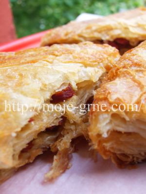Burek sa rostiljskom kobasicom3 Burek sa rostiljskom kobasicom