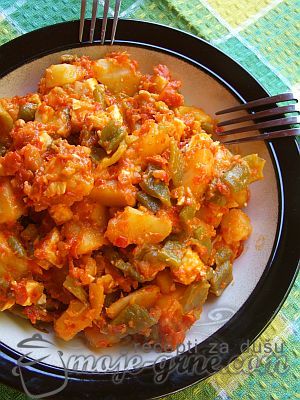 Salata od ajvara i kozjeg sira Salata od ajvara i kozjeg sira