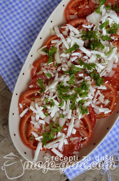 Salata od paradajza sa sirom