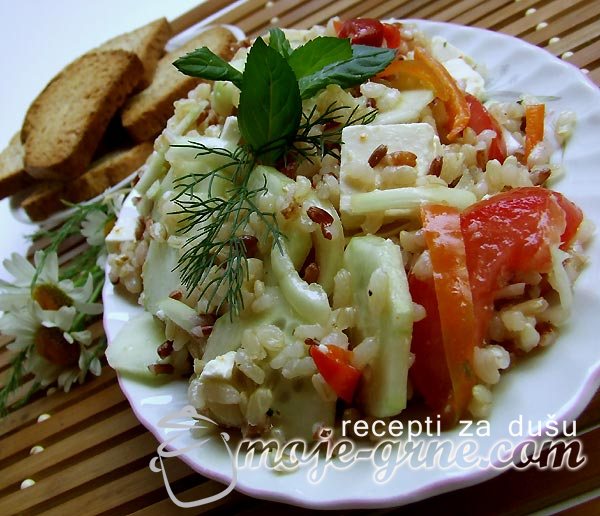 Letnja salata sa integralnim pirinčem