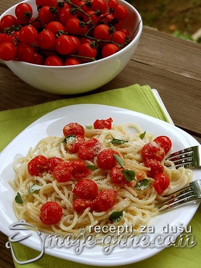 Špageti sa mini paradajzom, bosiljkom i limunom