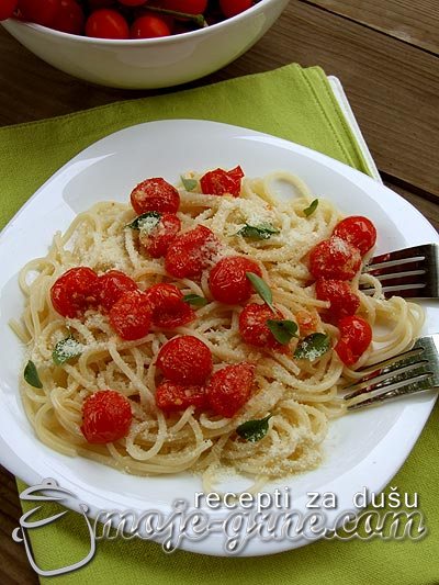 Špageti sa mini paradajzom, bosiljkom i limunom