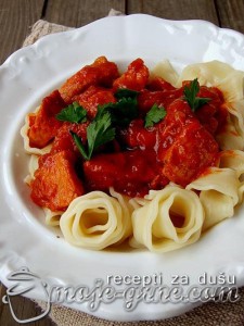 Svinjetina u paradajz sosu