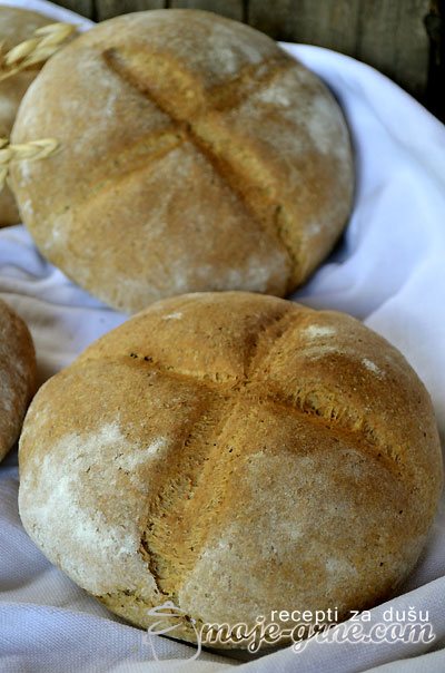 Hleb od mešanog brašna i mekinja