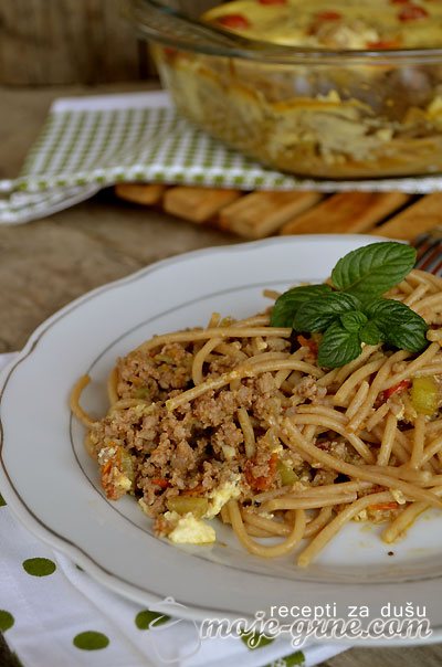 Zapečene špagete sa mesom i čeri paradajzom 