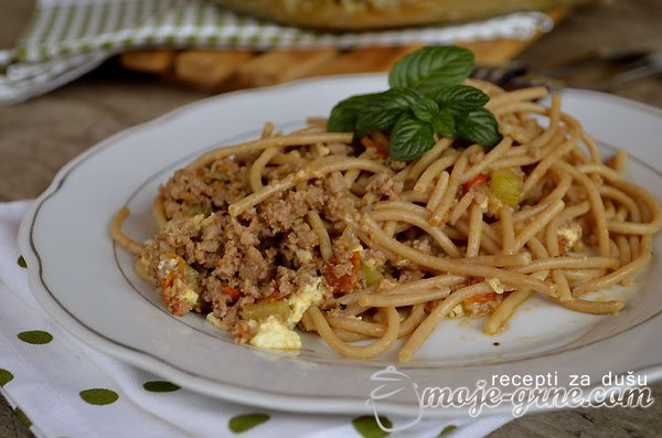 Zapečene špagete sa mesom i čeri paradajzom