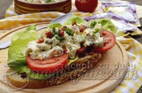 Avokado salata sa jajima