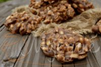 Nepečeni kikiriki čoko kolačići