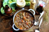 Dinstana junetina u crnom pivu