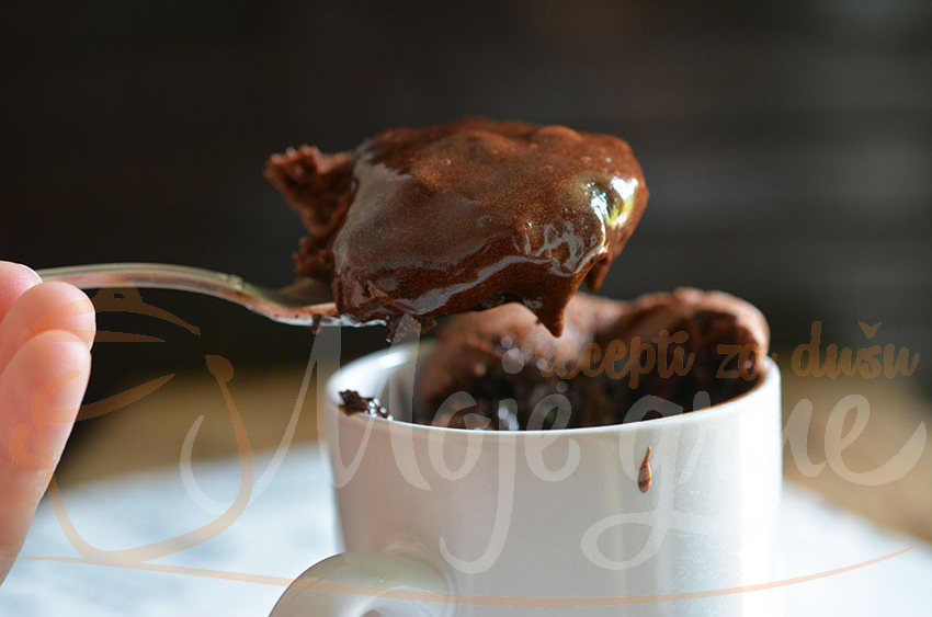 Čokoladni lava kolač
