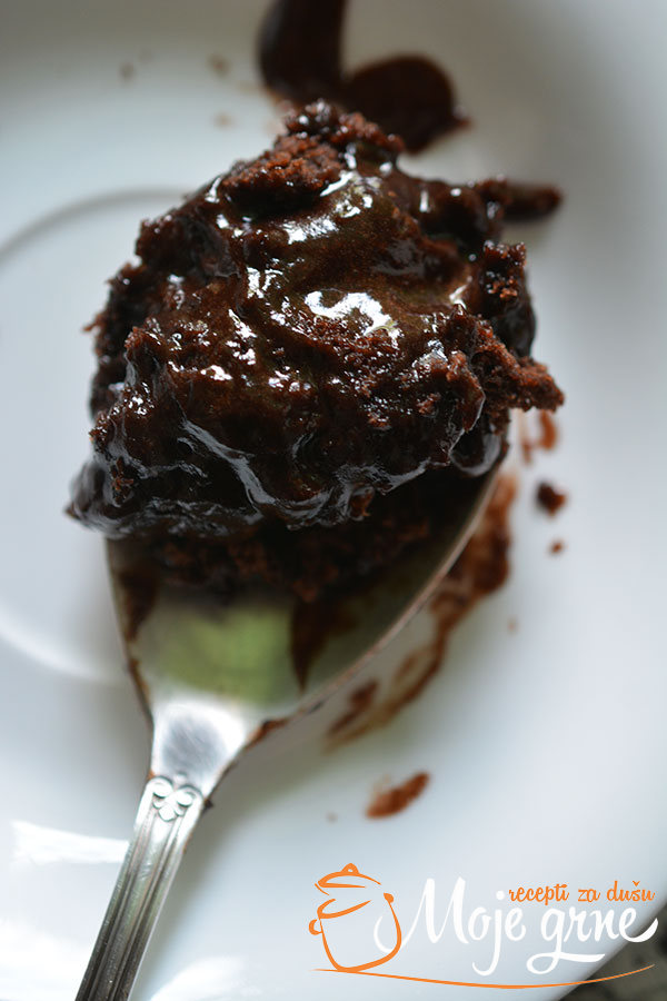Čokoladni lava kolač