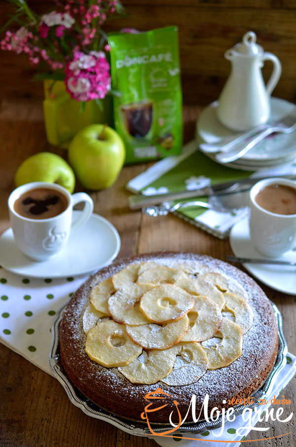 Mirisni kolač sa jabukama