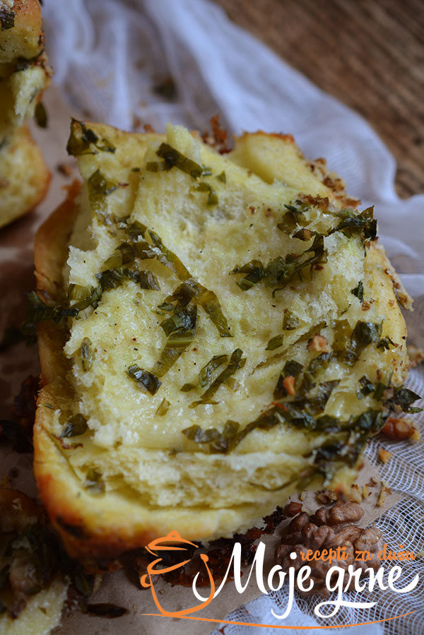 Lisnati hleb sa sremušem i sirom / Wild garlic and cheese pull apart bread