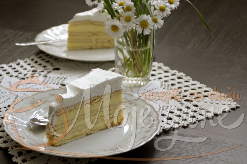 Keks torta sa belom čokoladom