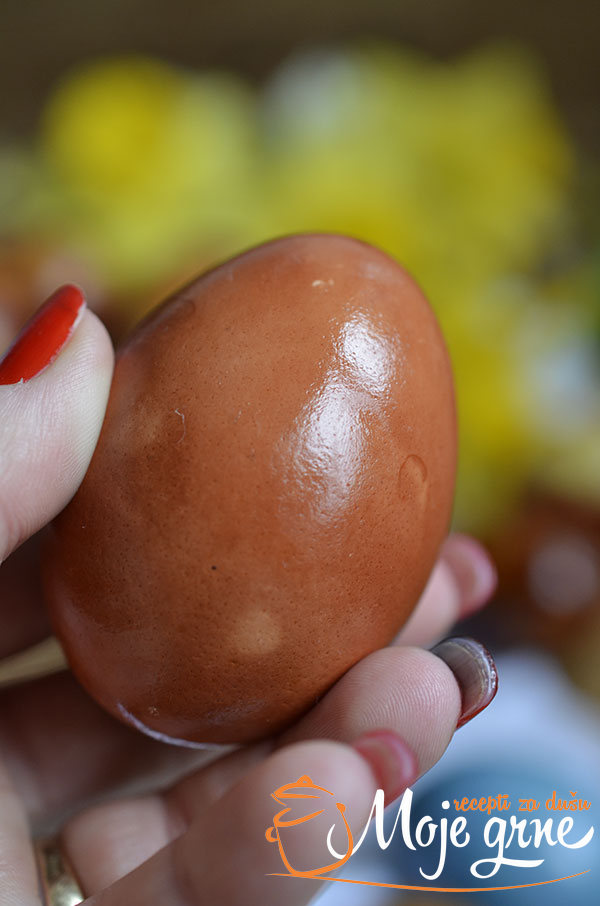 Vaskršnja jaja bojena prirodnim tehnikama