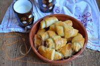 Brze kiflice sa čvarcima i sirom